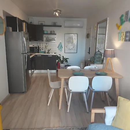Horizon Hidden Gem 2 Bedroom Apt - Walk To The Beach Lägenhet Larnaca